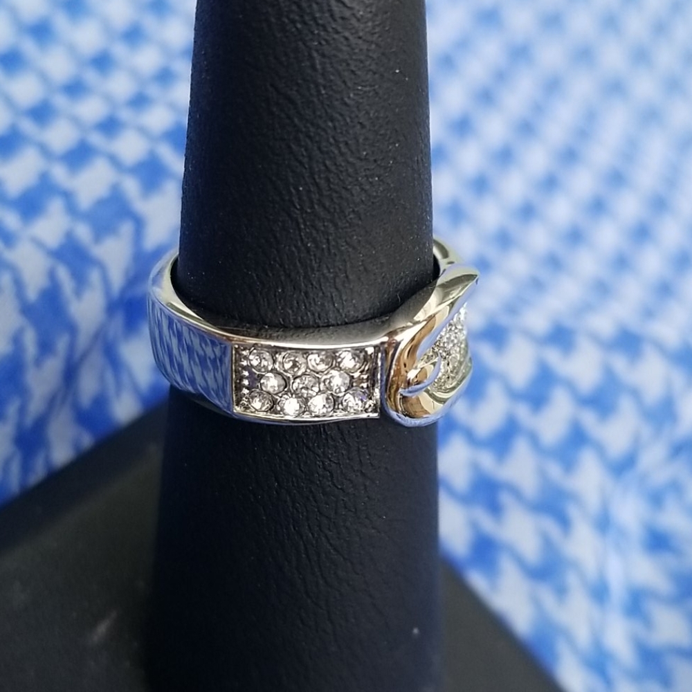 Beautiful & Fun Buckle Ring!!๐๐ท - Picture 2 of 5